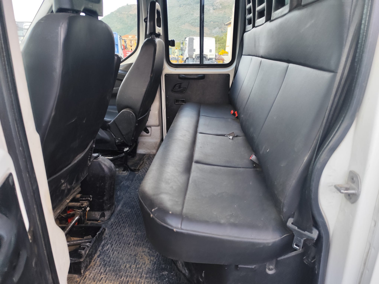 IVECO DAILY 35-140 en leasing occasion IVECO DAILY 35-140: photos 35
