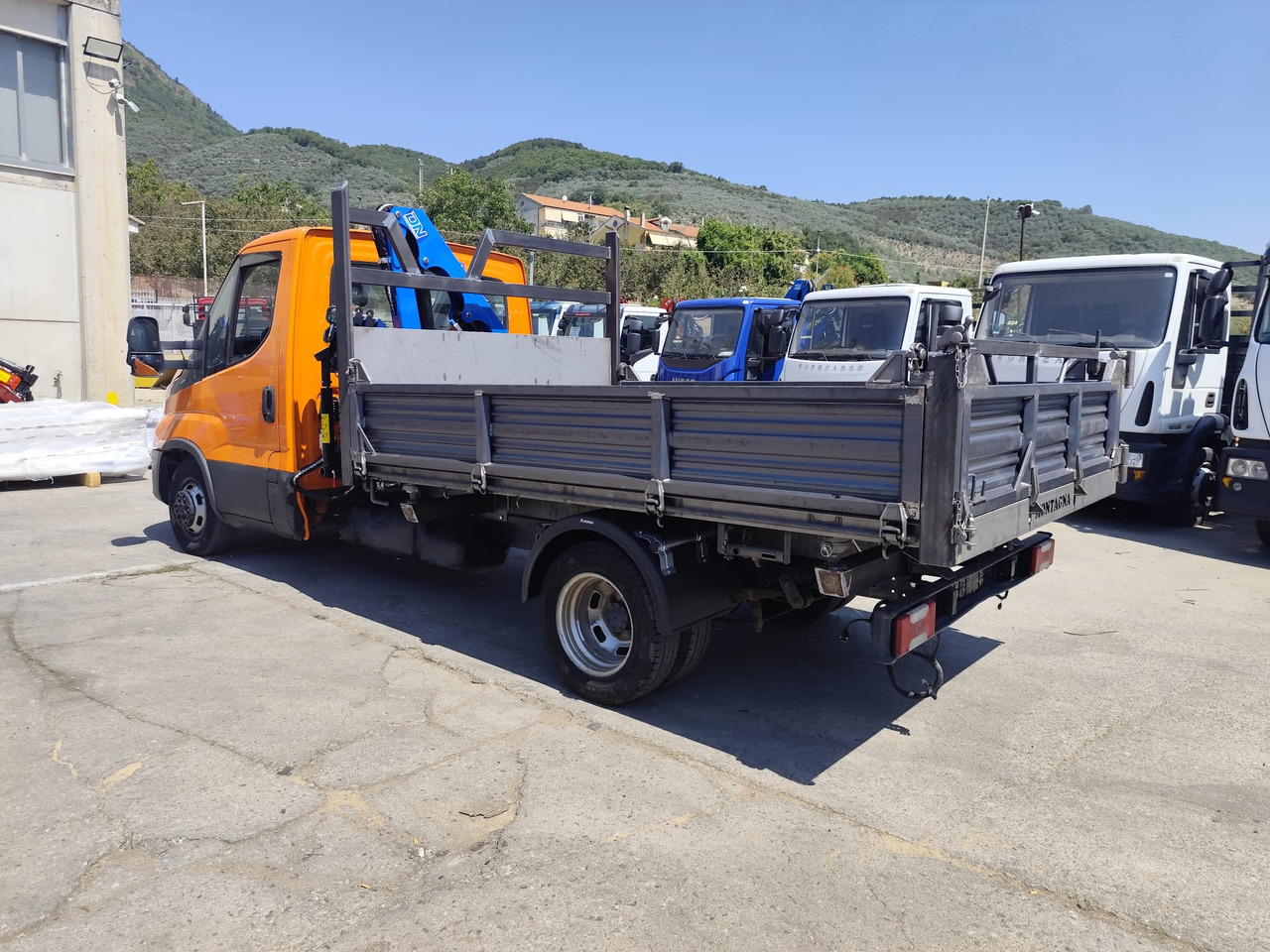 IVECO DAILY 35-140 - Camion grue: photos 5 IVECO DAILY 35-140 - Camion grue: photos 5