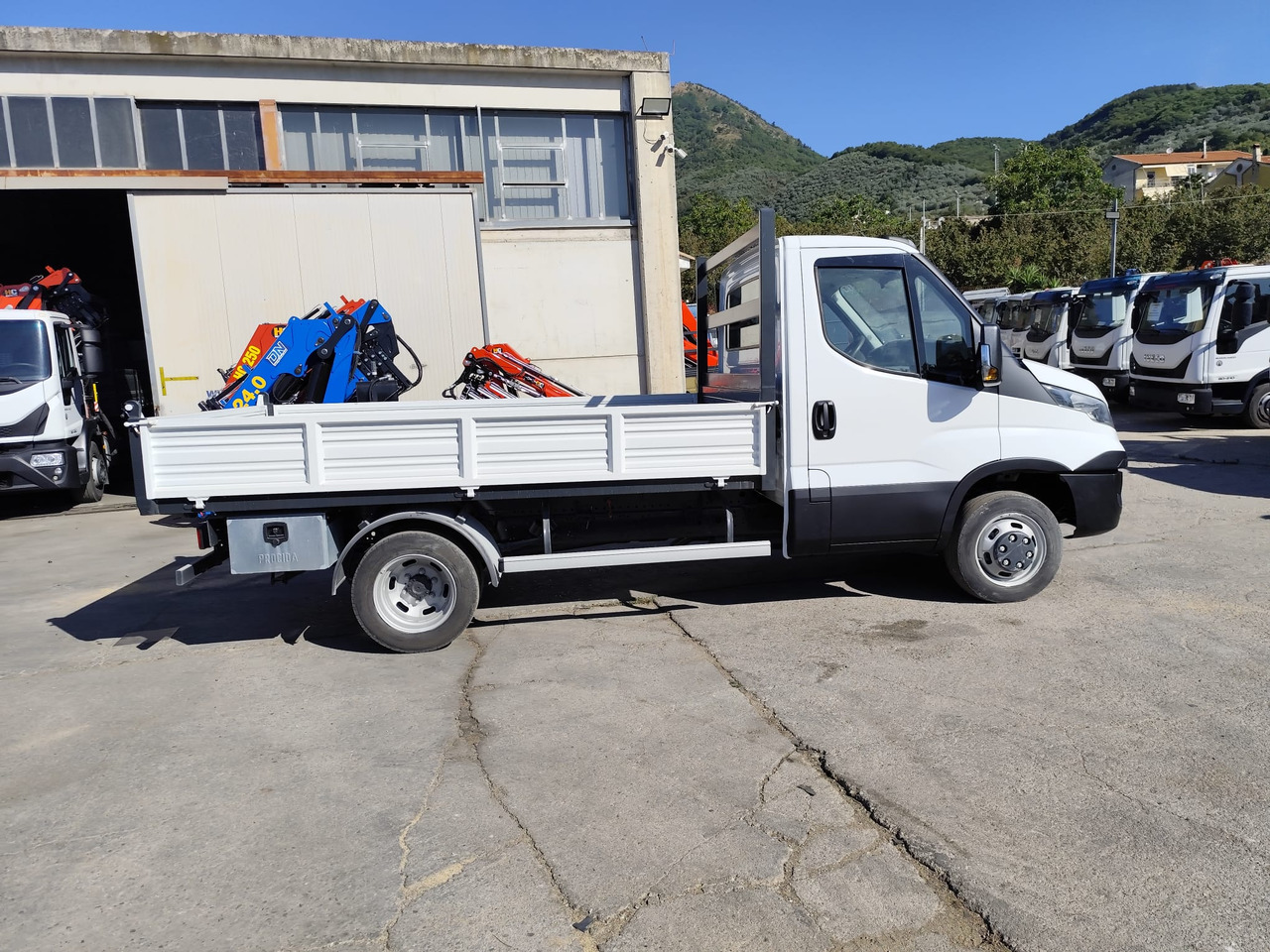 Utilitaire benne IVECO DAILY 35C13: photos 27