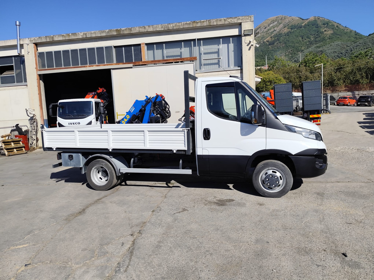 Utilitaire benne IVECO DAILY 35C13: photos 28