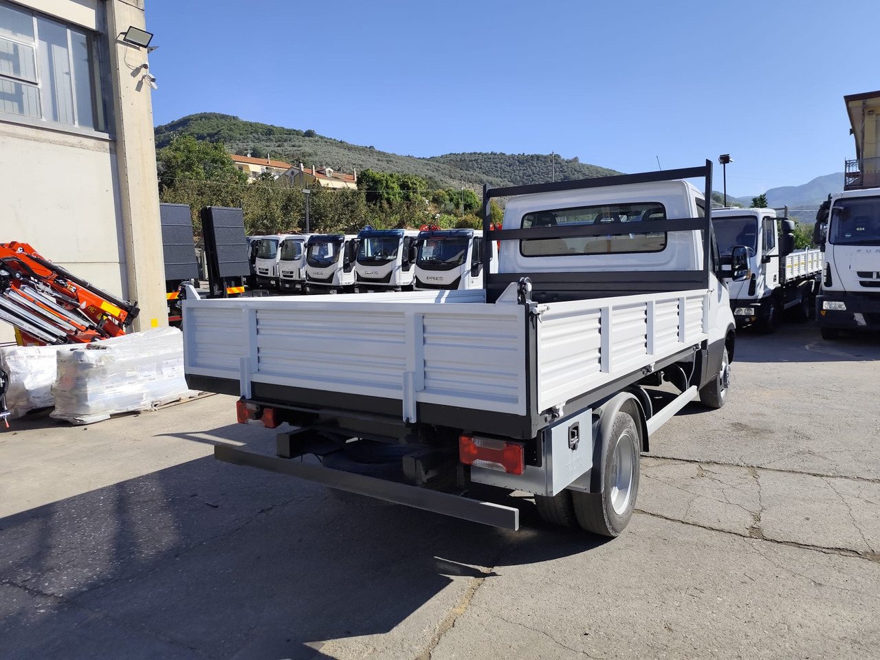 Utilitaire benne IVECO DAILY 35C13: photos 24