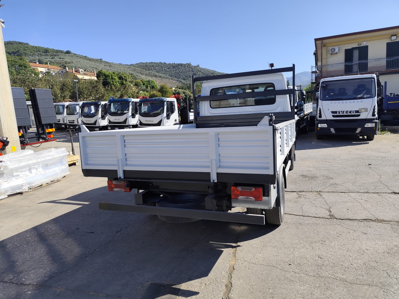 Utilitaire benne IVECO DAILY 35C13: photos 23