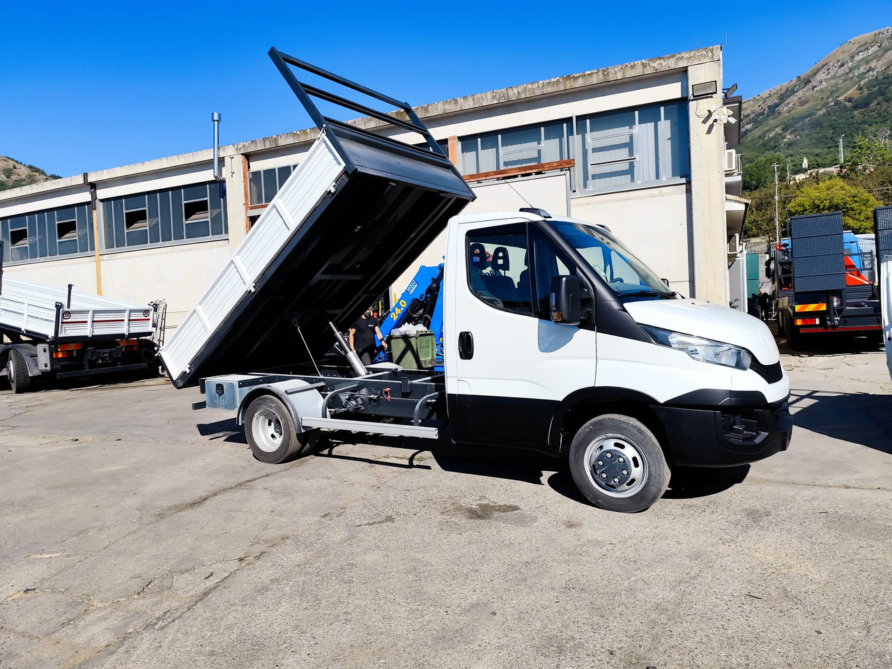 Utilitaire benne IVECO DAILY 35C13: photos 10