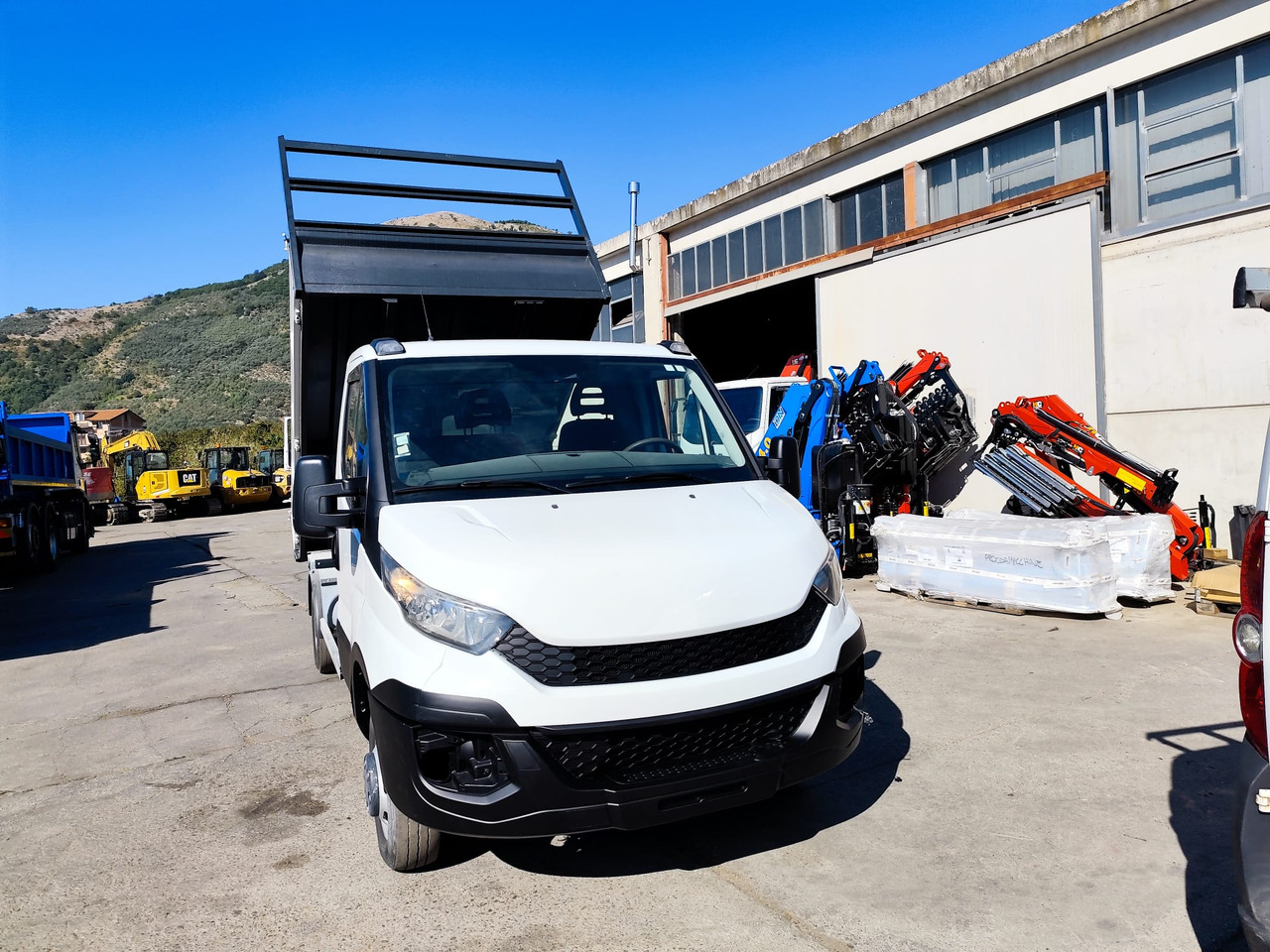 Utilitaire benne IVECO DAILY 35C13: photos 13
