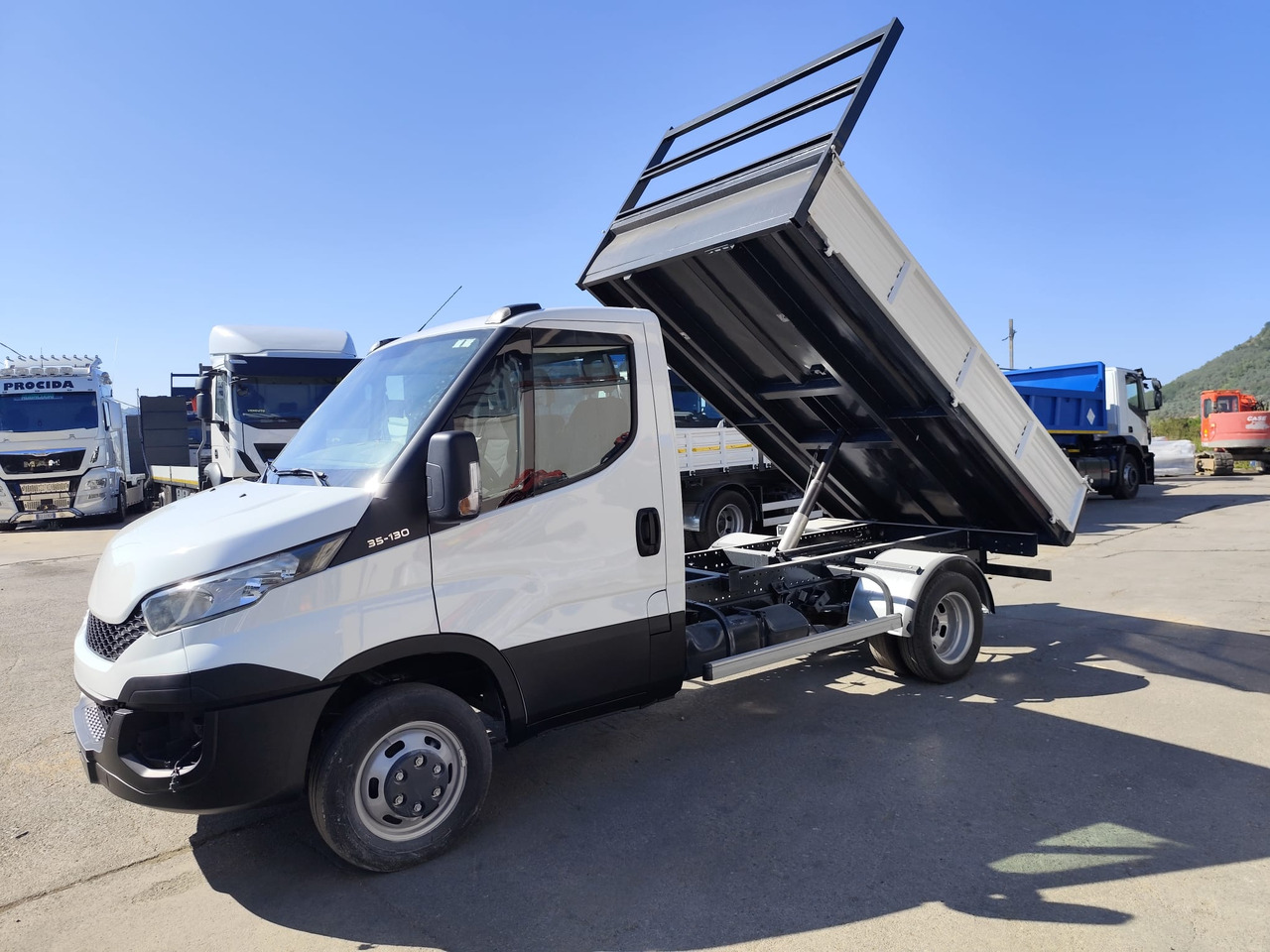 Utilitaire benne IVECO DAILY 35C13: photos 14