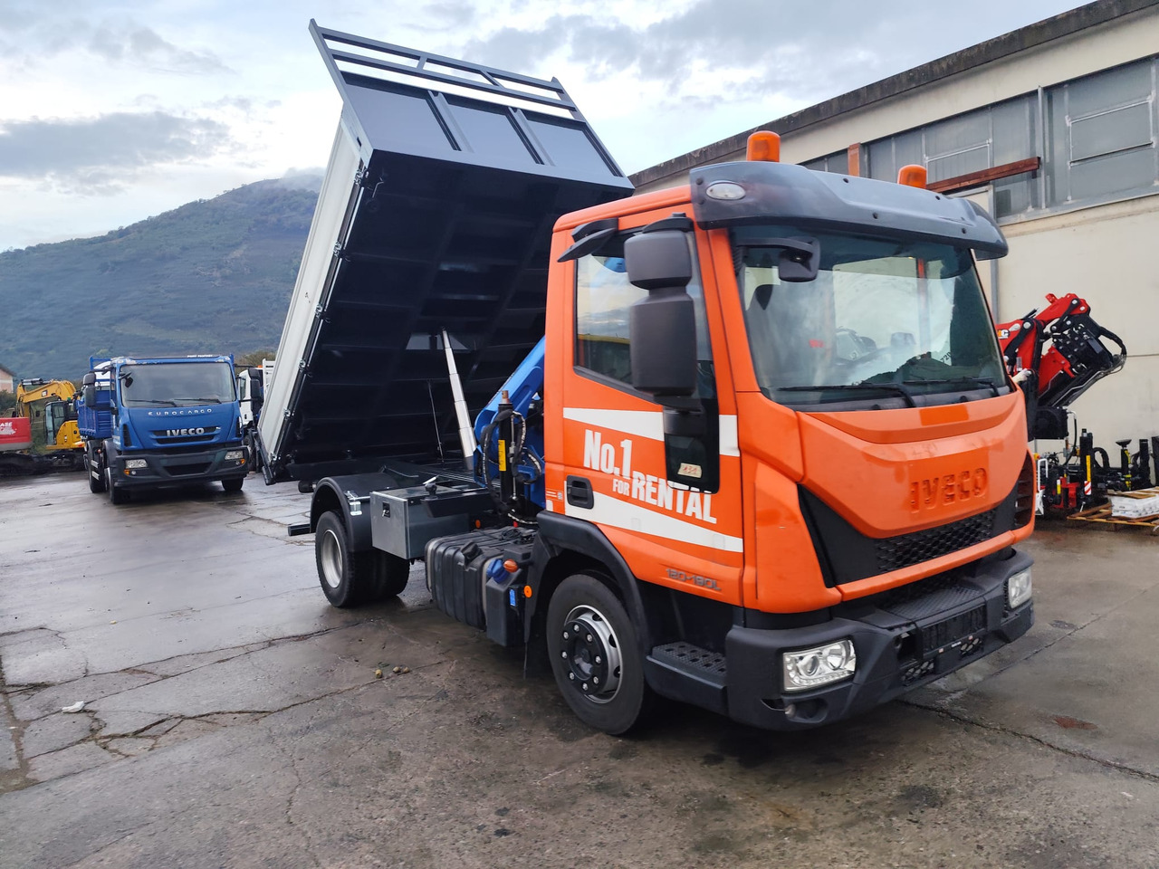 IVECO EUROCARGO 120-90L - Camion grue: photos 1 IVECO EUROCARGO 120-90L - Camion grue: photos 1