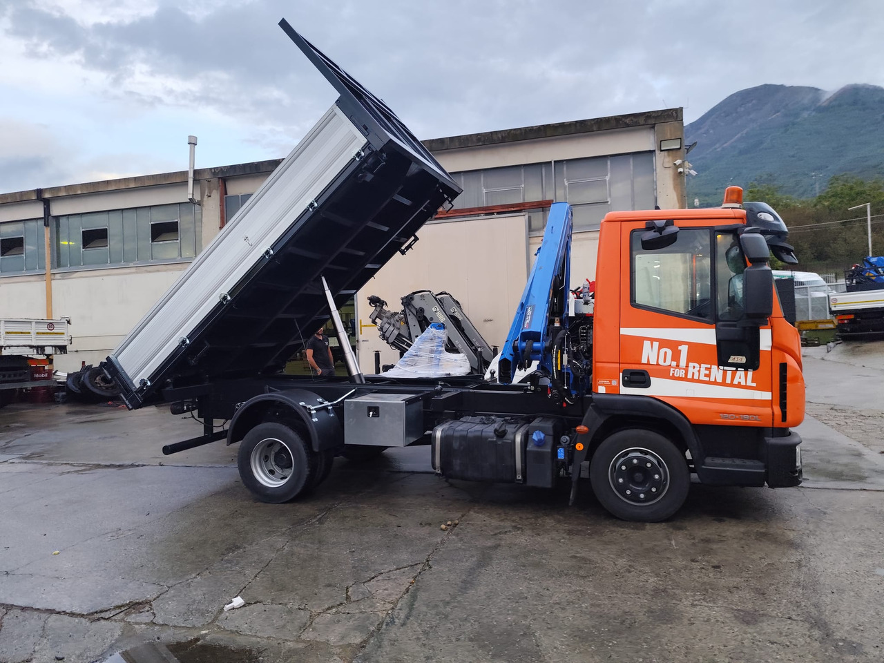 IVECO EUROCARGO 120-90L - Camion grue: photos 5 IVECO EUROCARGO 120-90L - Camion grue: photos 5
