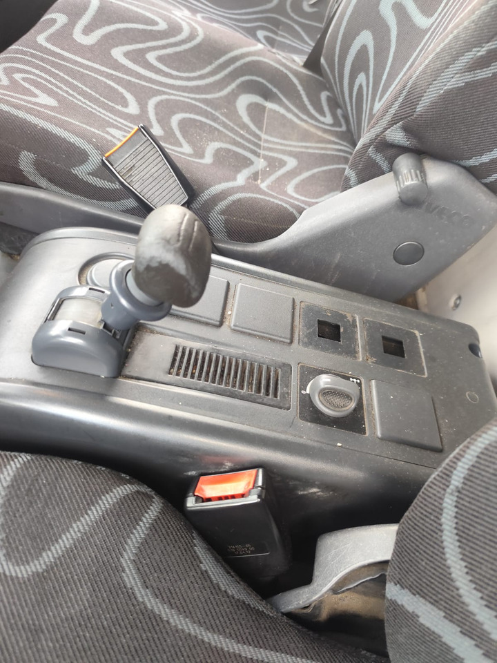 IVECO EUROCARGO 120E28P - Châssis cabine: photos 4 IVECO EUROCARGO 120E28P - Châssis cabine: photos 4