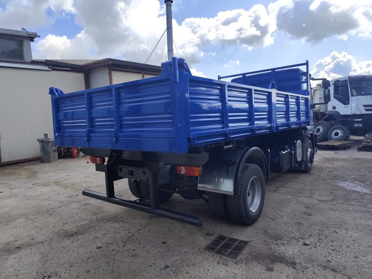 IVECO EUROCARGO 150E25 - Camion benne: photos 5 IVECO EUROCARGO 150E25 - Camion benne: photos 5