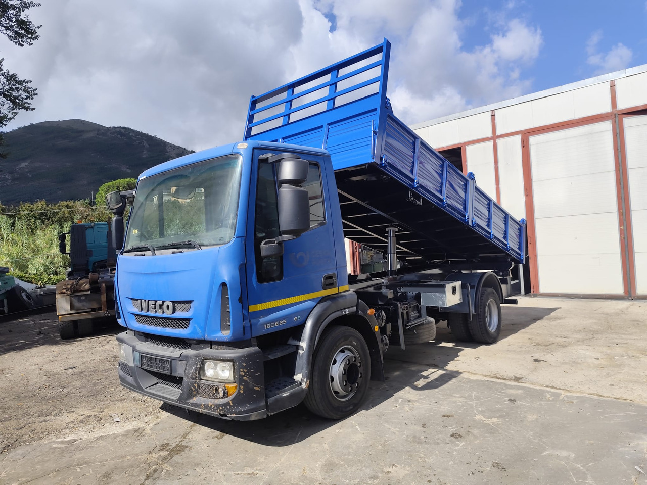 IVECO EUROCARGO 150E25 - Camion benne: photos 1 IVECO EUROCARGO 150E25 - Camion benne: photos 1