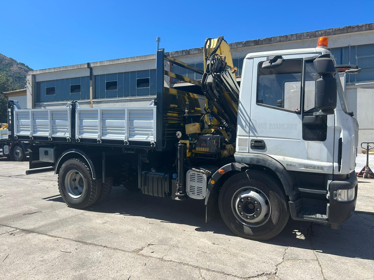 IVECO EUROCARGO 160E28 - Camion grue: photos 3 IVECO EUROCARGO 160E28 - Camion grue: photos 3
