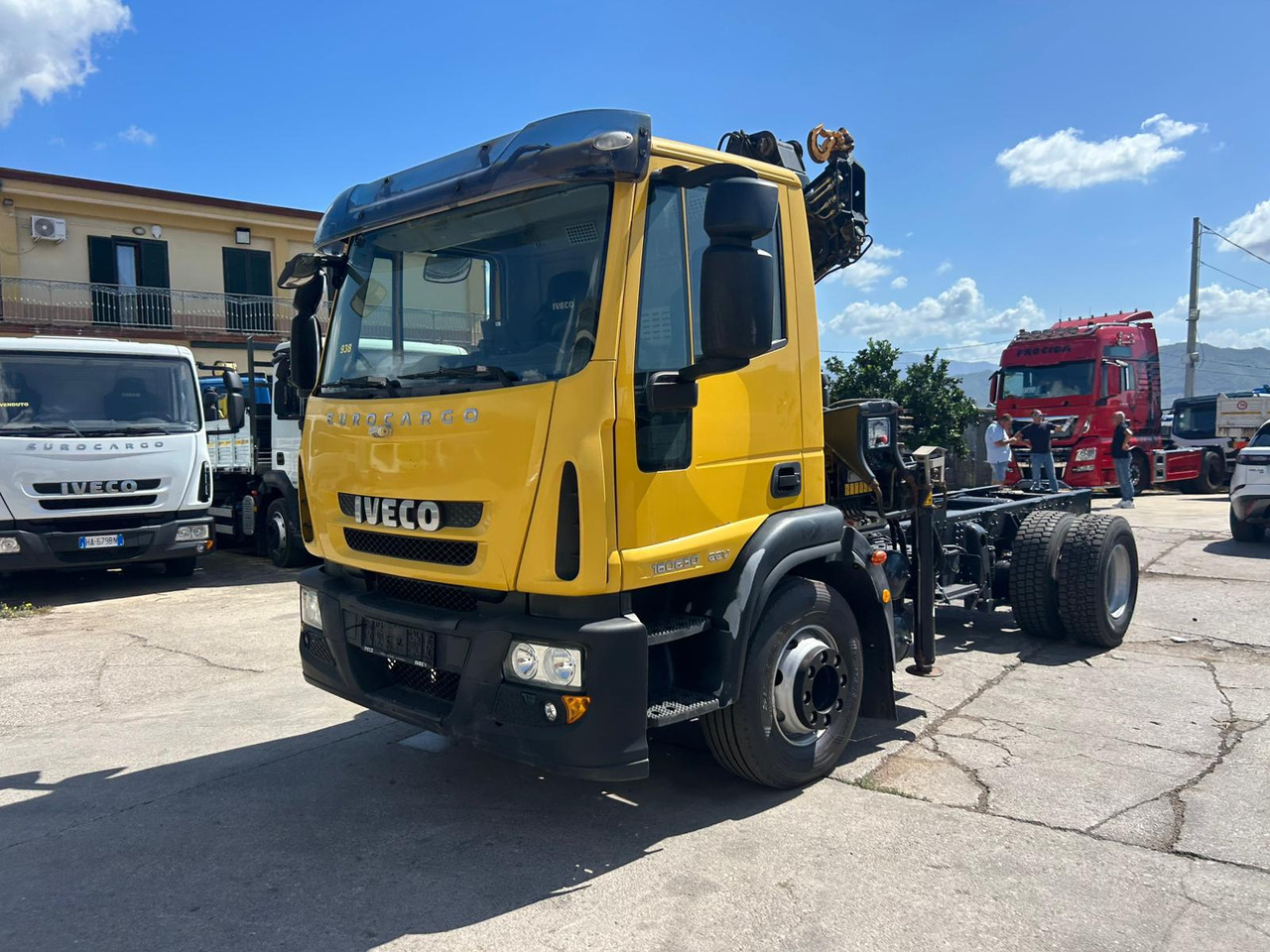 IVECO EUROCARGO 160E30 - Camion grue: photos 1 IVECO EUROCARGO 160E30 - Camion grue: photos 1