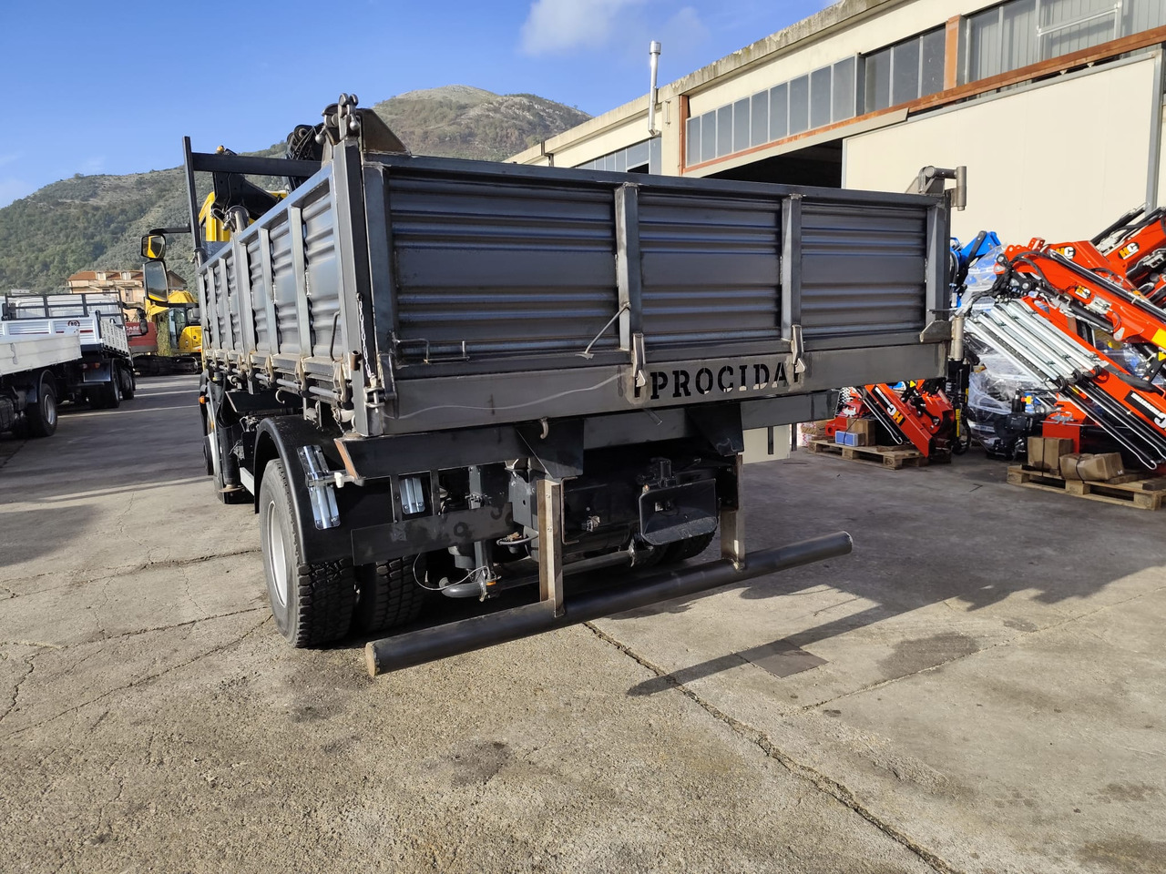 IVECO EUROCARGO 160E30 - Camion grue: photos 2 IVECO EUROCARGO 160E30 - Camion grue: photos 2