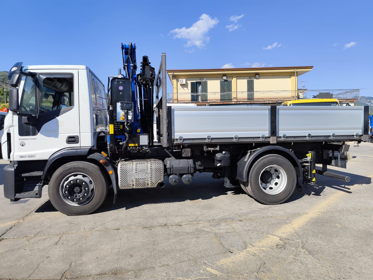 IVECO EUROCARGO 180-320 - Camion grue: photos 3 IVECO EUROCARGO 180-320 - Camion grue: photos 3