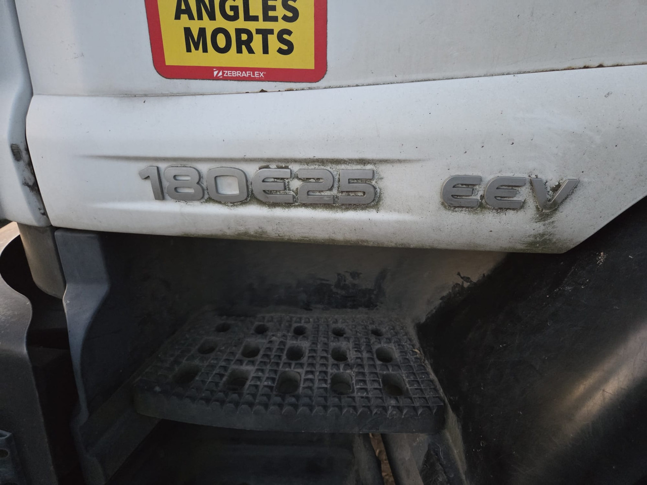 IVECO EUROCARGO 180E25 - Camion grue, Camion grue: photos 5 IVECO EUROCARGO 180E25 - Camion grue, Camion grue: photos 5