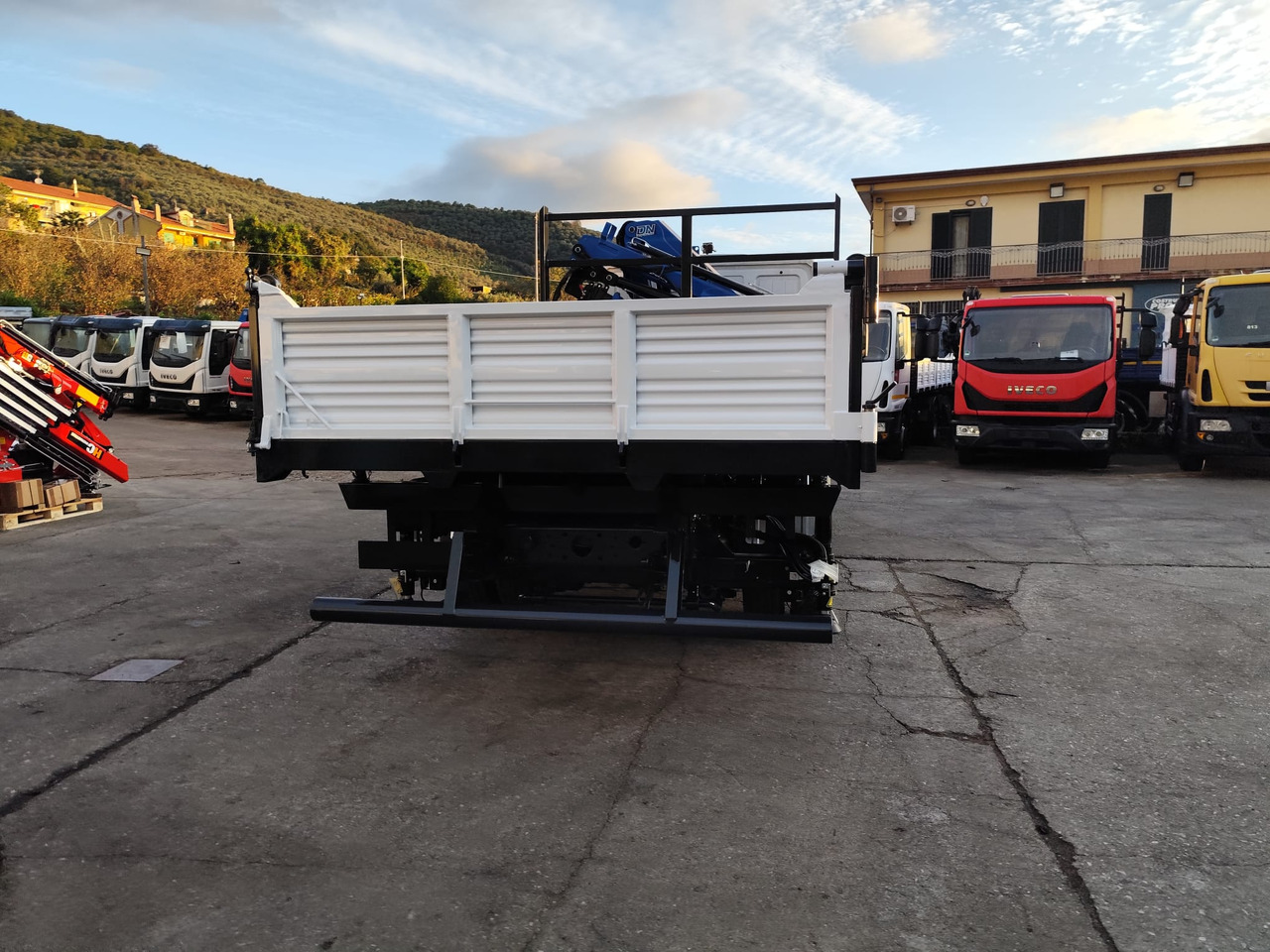 Camion grue, Camion benne IVECO EUROCARGO 80-210: photos 44 Camion grue, Camion benne IVECO EUROCARGO 80-210: photos 44