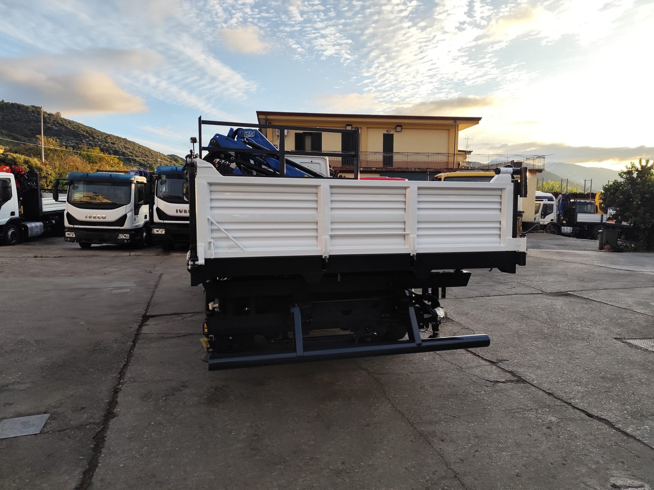 Camion grue, Camion benne IVECO EUROCARGO 80-210: photos 43 Camion grue, Camion benne IVECO EUROCARGO 80-210: photos 43