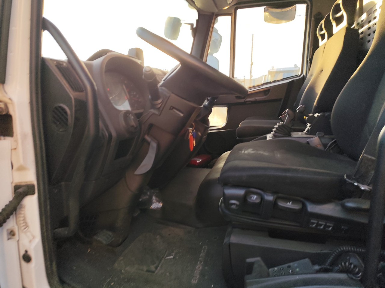 Camion grue, Camion benne IVECO EUROCARGO 80-210: photos 22 Camion grue, Camion benne IVECO EUROCARGO 80-210: photos 22