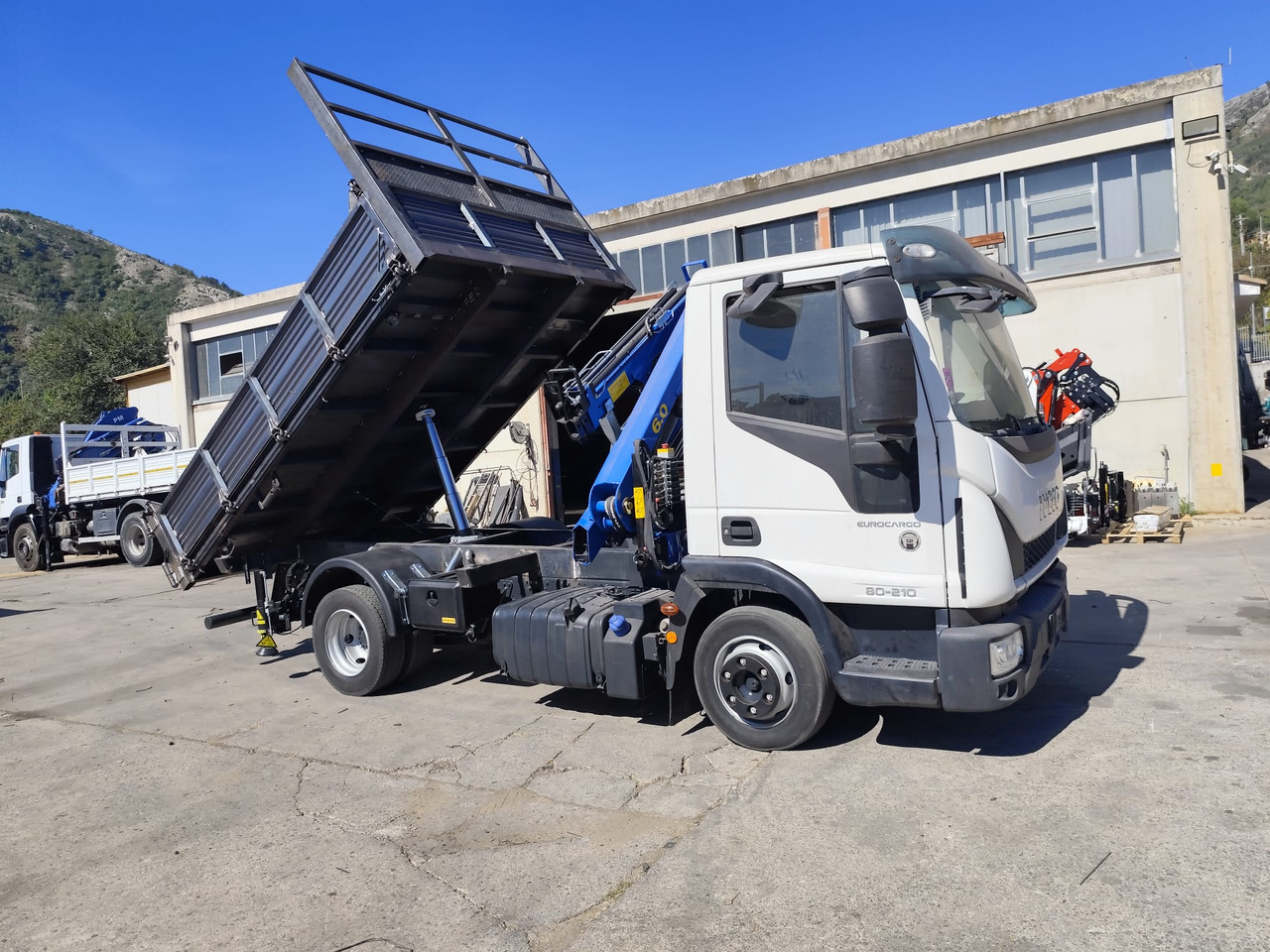 IVECO EUROCARGO 80-210 - Camion grue: photos 3 IVECO EUROCARGO 80-210 - Camion grue: photos 3