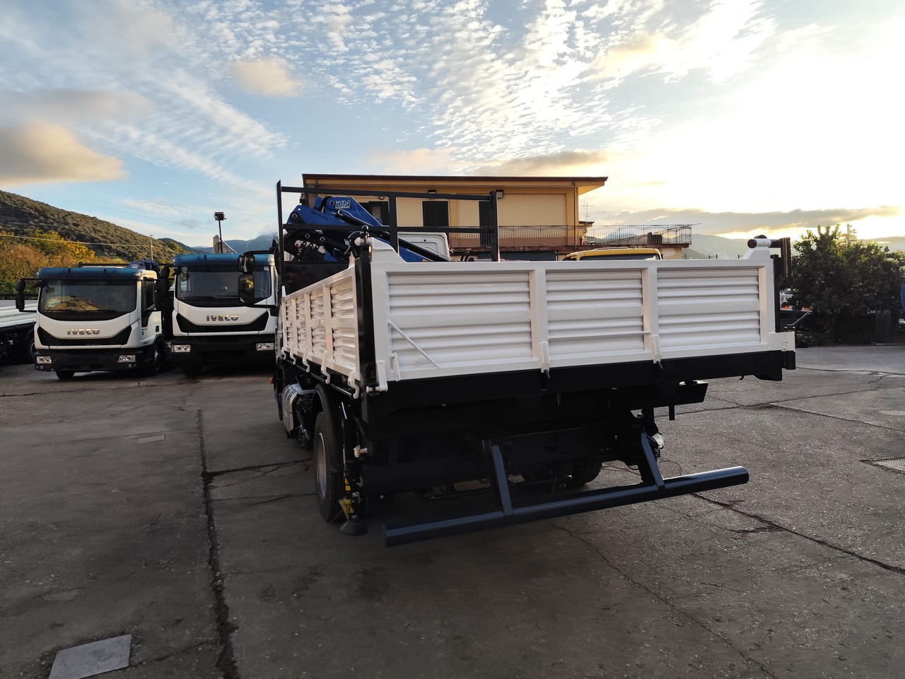 Camion grue, Camion benne IVECO EUROCARGO 80-210: photos 42 Camion grue, Camion benne IVECO EUROCARGO 80-210: photos 42