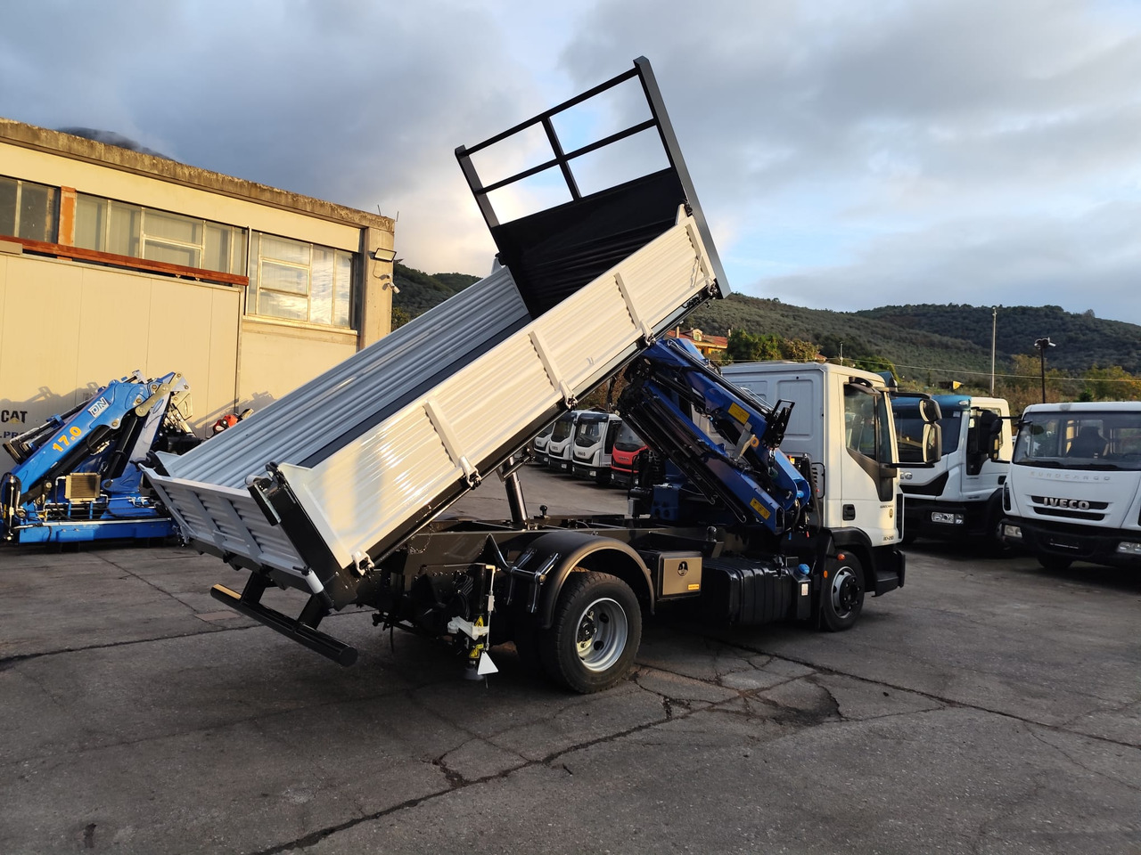 Camion grue, Camion benne IVECO EUROCARGO 80-210: photos 7 Camion grue, Camion benne IVECO EUROCARGO 80-210: photos 7