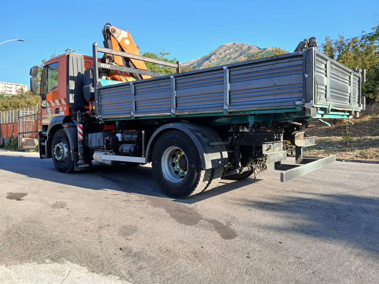 IVECO STRALIS 190S31 - Camion grue: photos 4 IVECO STRALIS 190S31 - Camion grue: photos 4