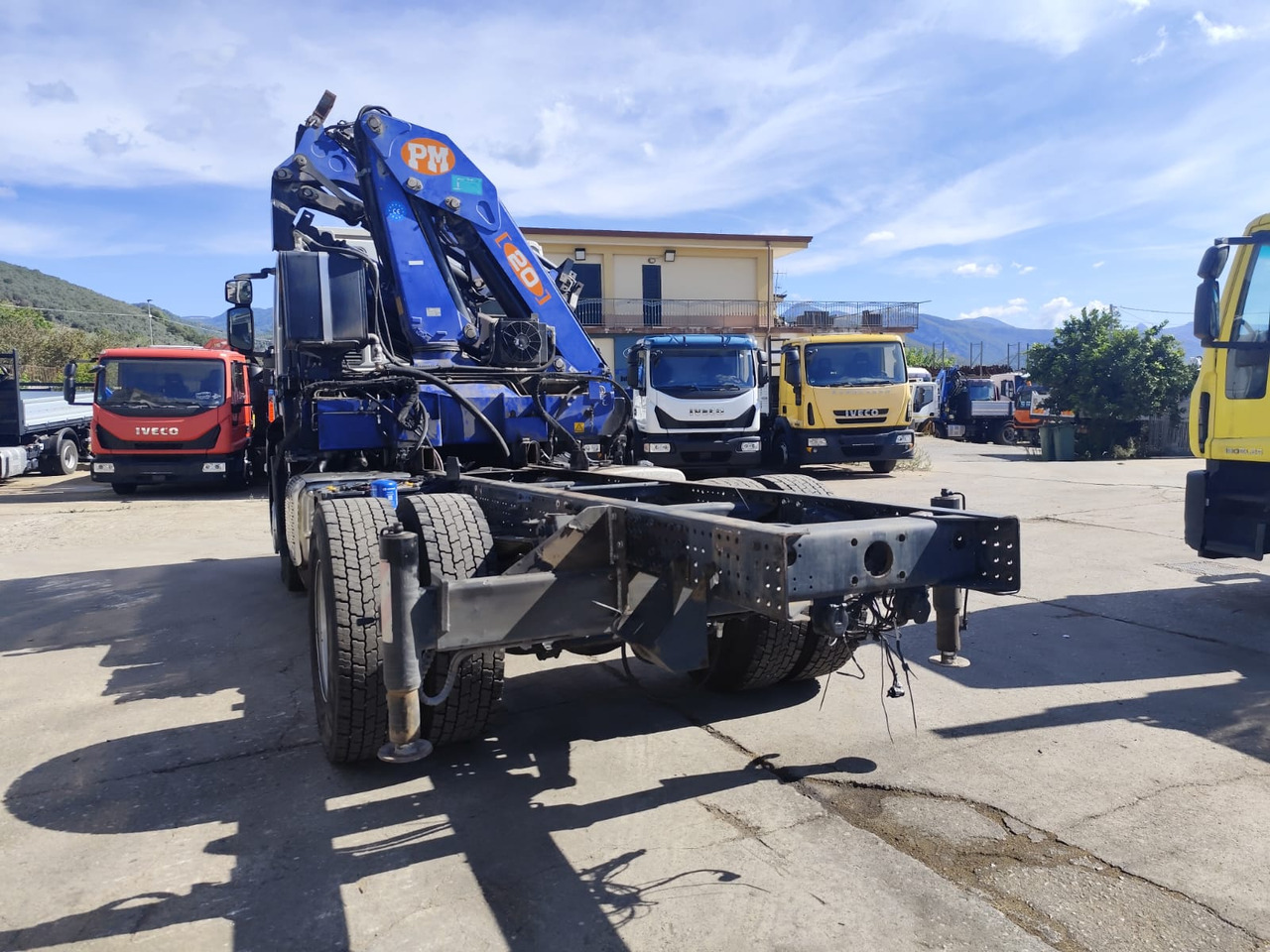 IVECO STRALIS 190S31 - Camion grue: photos 4 IVECO STRALIS 190S31 - Camion grue: photos 4