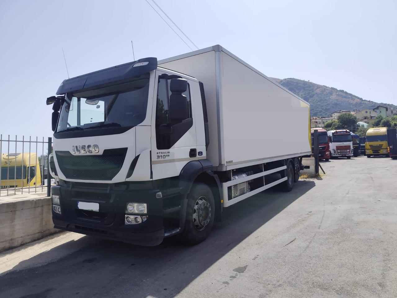 IVECO STRALIS AD 260S31 - Camion fourgon: photos 1 IVECO STRALIS AD 260S31 - Camion fourgon: photos 1