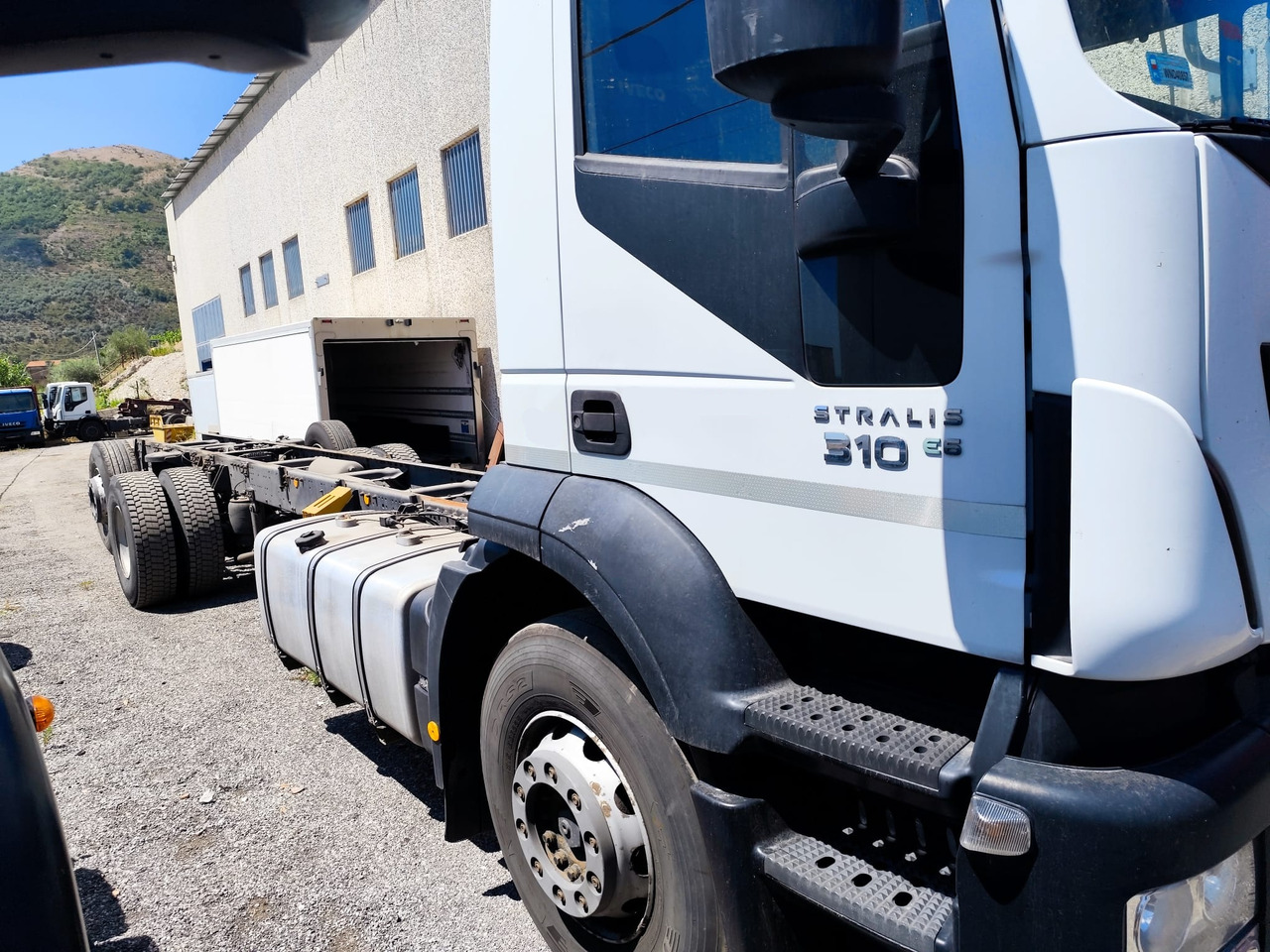 Châssis cabine IVECO STRALIS AD 260S31: photos 22