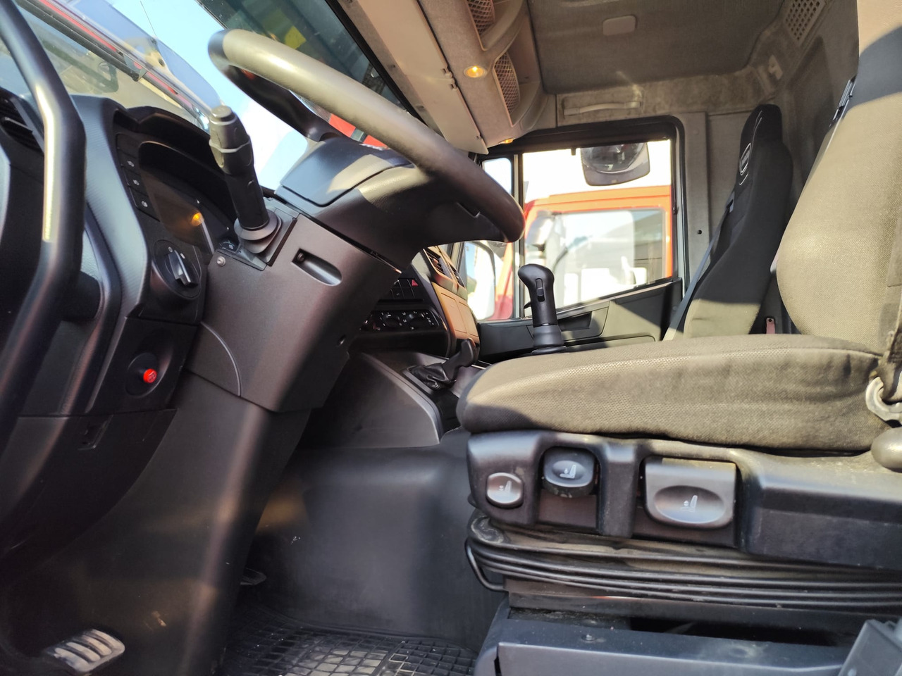 IVECO STRALIS AD 260S31 XP - Camion fourgon: photos 5 IVECO STRALIS AD 260S31 XP - Camion fourgon: photos 5