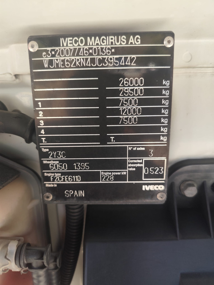 IVECO STRALIS AD 260S31 XP - Camion grue: photos 2 IVECO STRALIS AD 260S31 XP - Camion grue: photos 2