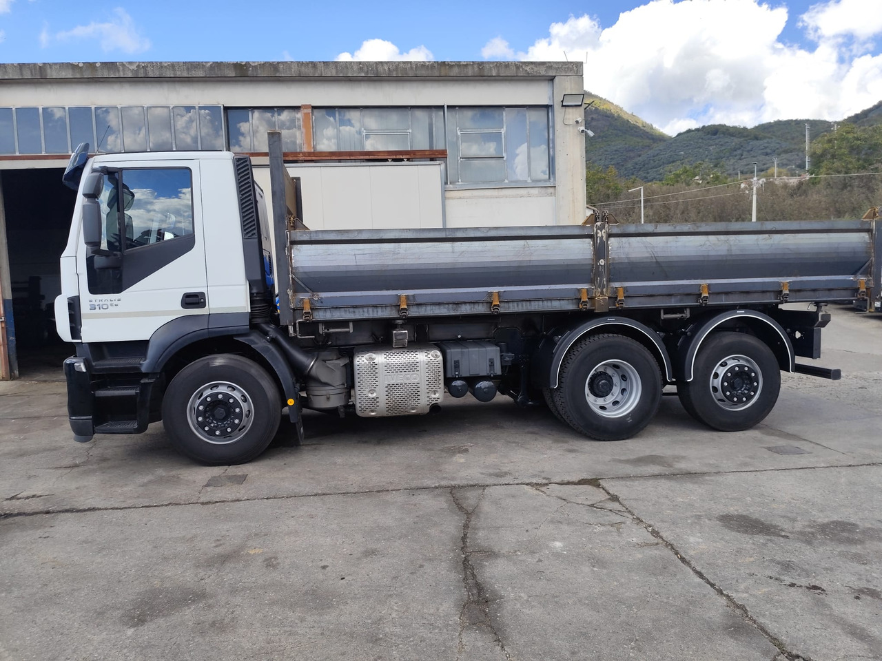 IVECO STRALIS AD 260S31 XP - Camion benne: photos 5 IVECO STRALIS AD 260S31 XP - Camion benne: photos 5