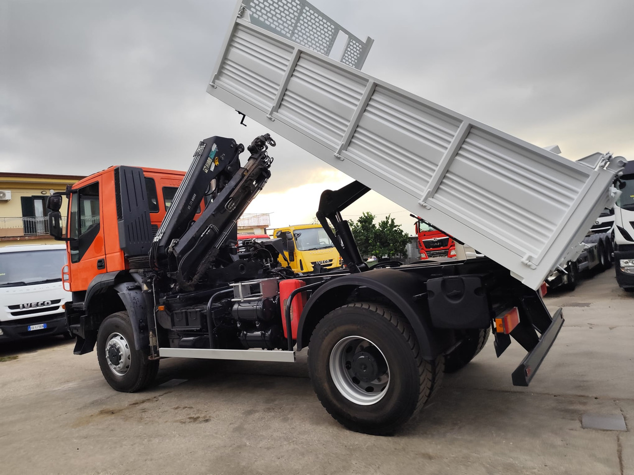 IVECO TRAKKER 190T36 - Camion grue: photos 4 IVECO TRAKKER 190T36 - Camion grue: photos 4