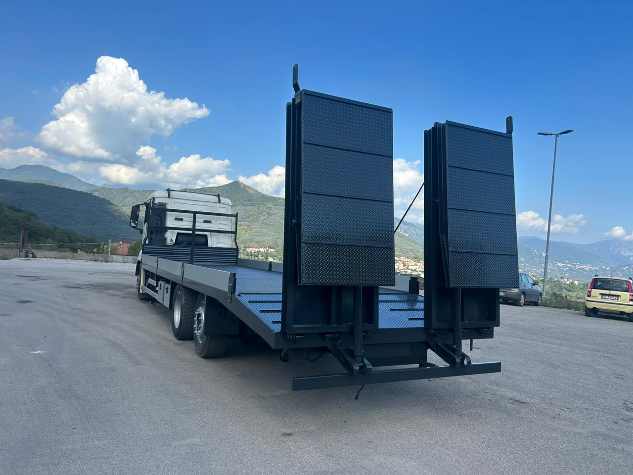 Camion plateau MAN TGS 26.360: photos 20