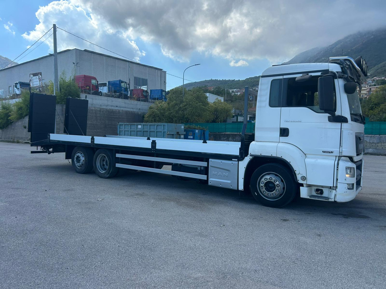 Camion plateau MAN TGS 26.360: photos 12