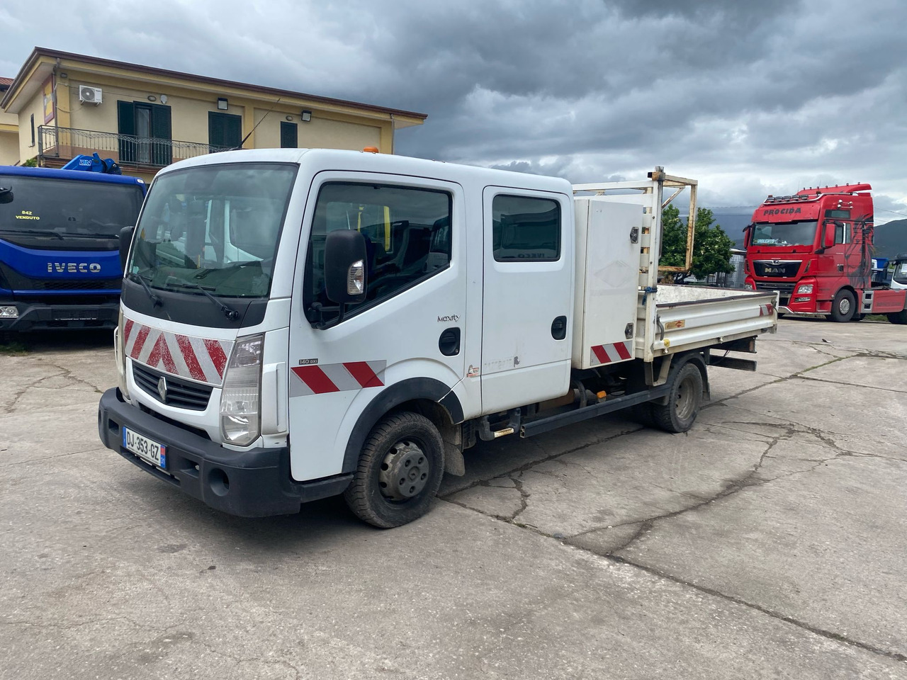 RENAULT MAXITY 140 DXI - Camion plateau: photos 5 RENAULT MAXITY 140 DXI - Camion plateau: photos 5