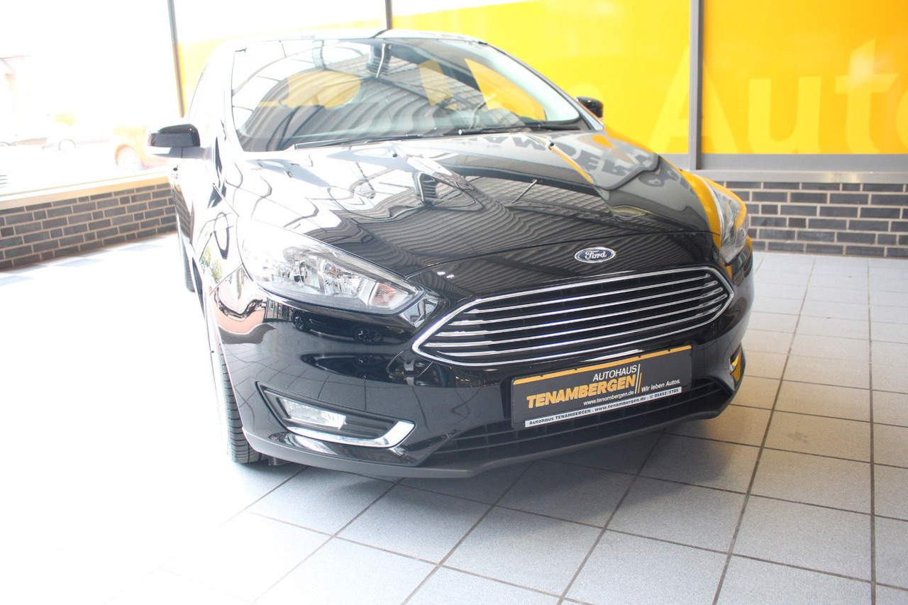 Ford Focus Titanium Automatik Navi Kamera Schiebedach - Voiture: photos 2 Ford Focus Titanium Automatik Navi Kamera Schiebedach - Voiture: photos 2