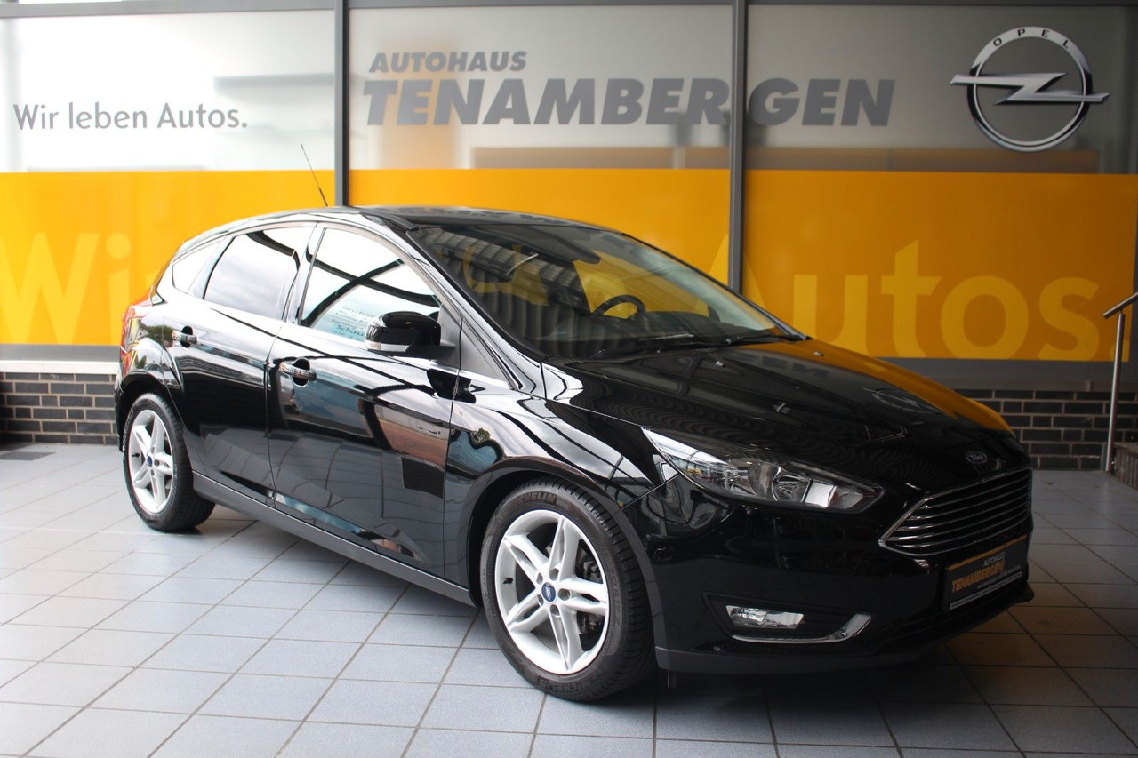 Ford Focus Titanium Automatik Navi Kamera Schiebedach - Voiture: photos 1 Ford Focus Titanium Automatik Navi Kamera Schiebedach - Voiture: photos 1