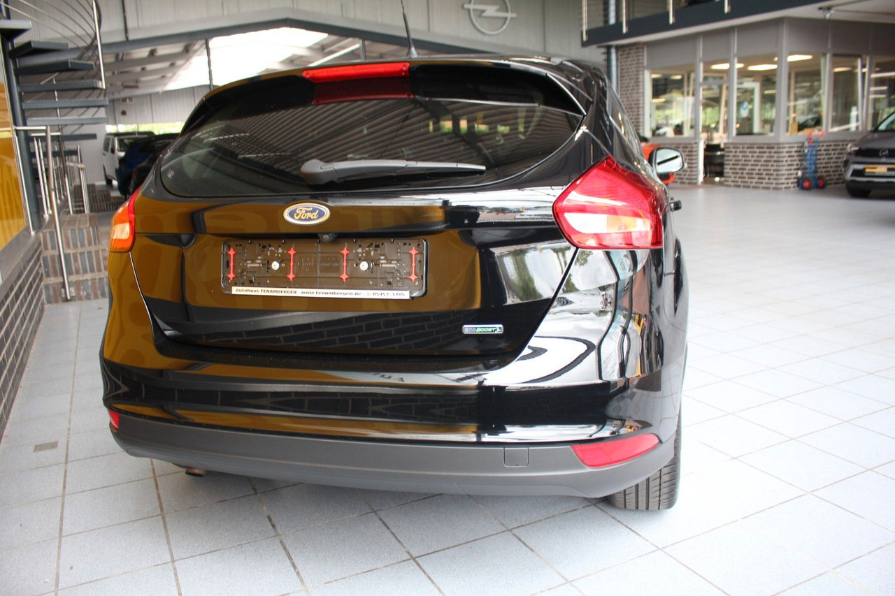 Ford Focus Titanium Automatik Navi Kamera Schiebedach - Voiture: photos 4 Ford Focus Titanium Automatik Navi Kamera Schiebedach - Voiture: photos 4
