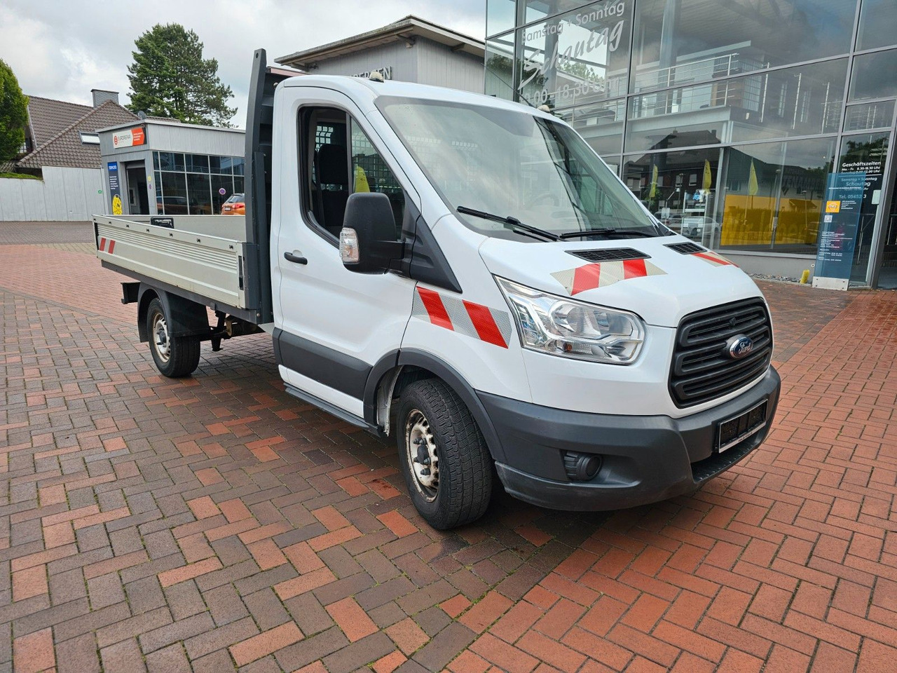 Ford Transit Pritsche 350 L2 Einzelkabine Motorschade - Utilitaire plateau: photos 1 Ford Transit Pritsche 350 L2 Einzelkabine Motorschade - Utilitaire plateau: photos 1
