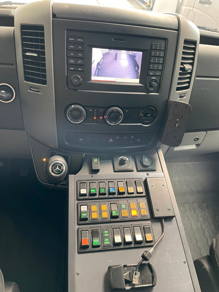 Voiture Mercedes-Benz Sprinter II Rettungswagen 519 CDI: photos 10