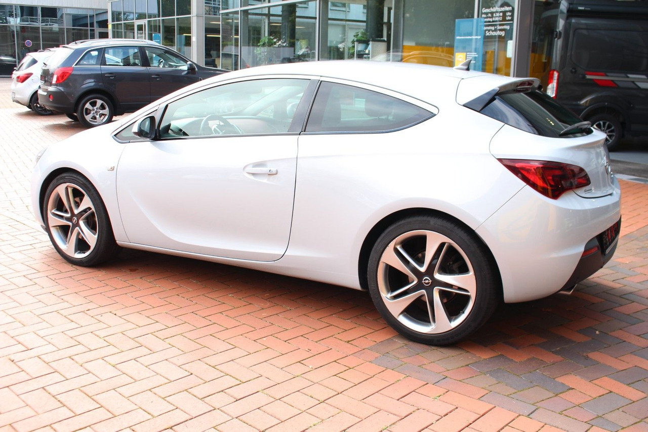 Opel Astra J GTC Innovation - Voiture: photos 2 Opel Astra J GTC Innovation - Voiture: photos 2
