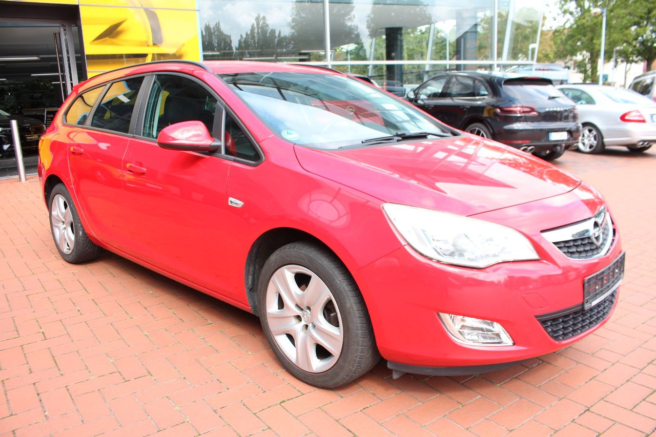 Opel Astra J Sports Tourer Design Edition - Voiture break: photos 5 Opel Astra J Sports Tourer Design Edition - Voiture break: photos 5