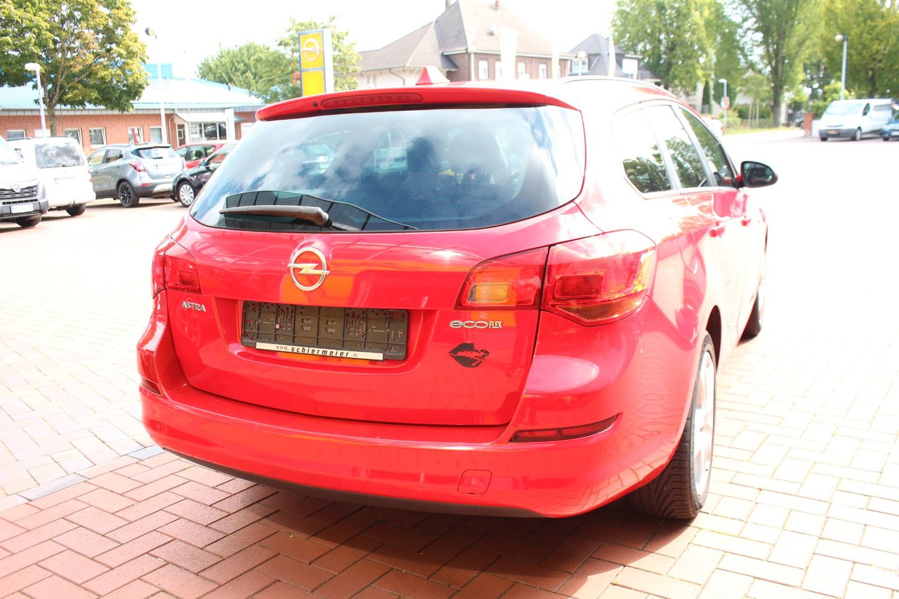 Opel Astra J Sports Tourer Design Edition - Voiture break: photos 3 Opel Astra J Sports Tourer Design Edition - Voiture break: photos 3