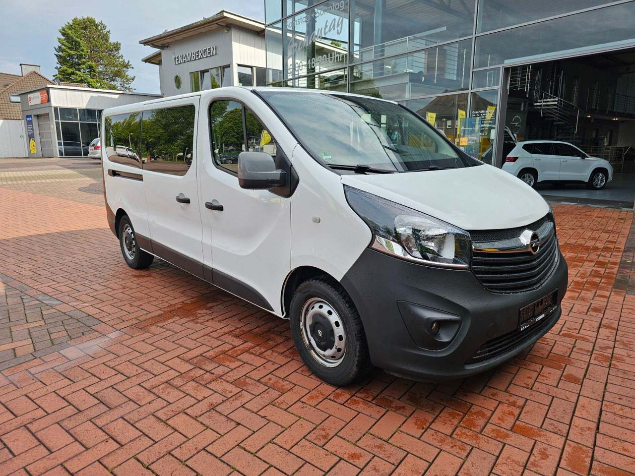 Opel Vivaro B Combi Bus L2H1 2,9t AHK - Transport de personnes: photos 1 Opel Vivaro B Combi Bus L2H1 2,9t AHK - Transport de personnes: photos 1