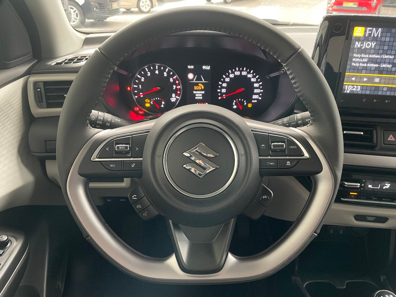 Voiture Suzuki Swift 1.2 DUALJET HYBRID Comfort+: photos 16