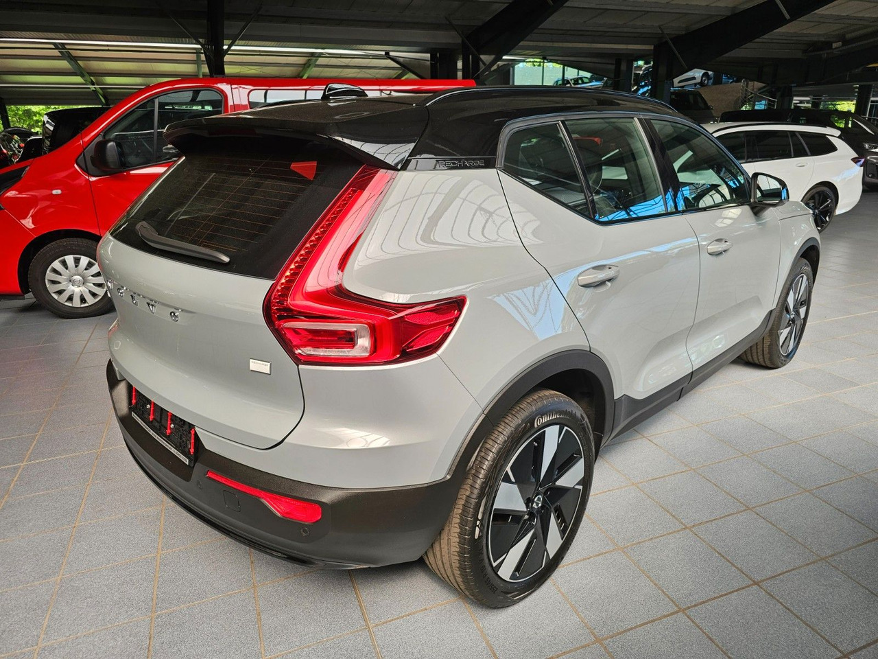 Volvo XC 40 Plus Recharge Pure Electric 2WD - SUV: photos 3 Volvo XC 40 Plus Recharge Pure Electric 2WD - SUV: photos 3