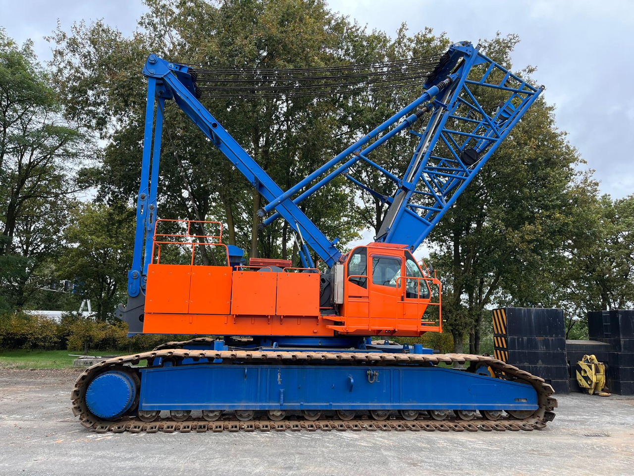 KOBELCO 7250 - Grue sur chenilles: photos 1 KOBELCO 7250 - Grue sur chenilles: photos 1
