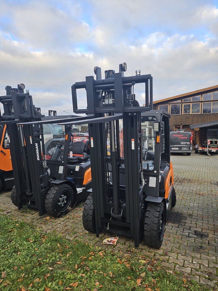 Doosan D30NXS - Chariot élévateur diesel: photos 2 Doosan D30NXS - Chariot élévateur diesel: photos 2