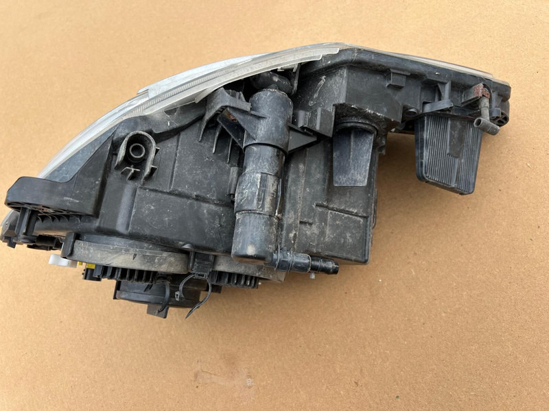 DAF XF106 - Feu avant: photos 3 DAF XF106 - Feu avant: photos 3